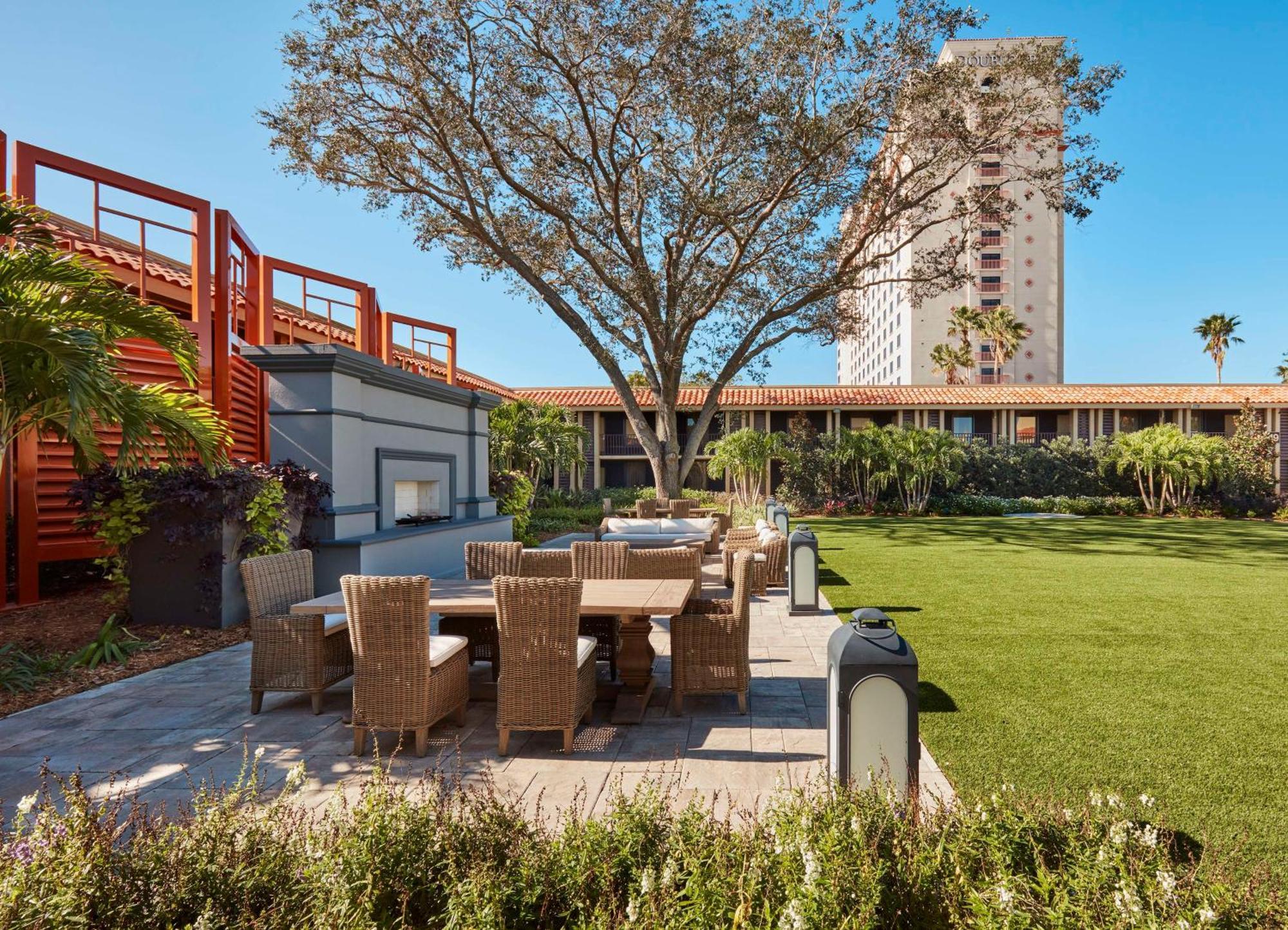 Doubletree By Hilton Hotel Orlando At Seaworld Williamsburg Экстерьер фото